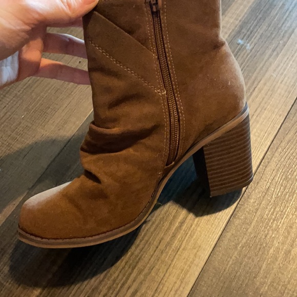 Universal thread brown booties - Picture 2 of 2